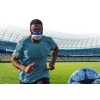 Sportowiec w trakcie treningu biegowego z maską VO2 Master Analyzer.