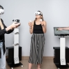 Pacjentka korzysta z gogli VR X-Visio Pro podczas ćwiczeń rehabilitacyjnych.