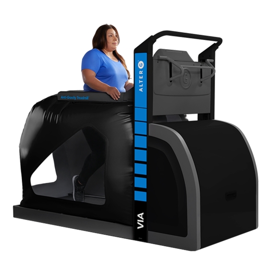 AlterG – bieżnia antygrawitacyjna z systemem odciążenia, pacjent podczas treningu.