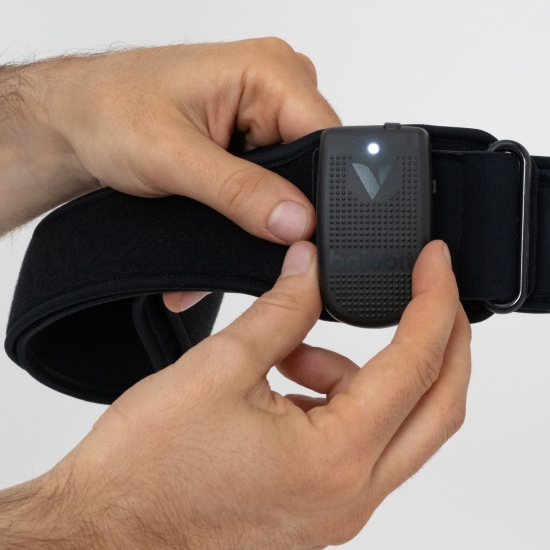 Baiobit – urządzenie do oceny funkcji motorycznych z biofeedbackiem, widok modułu głównego w dłoni.