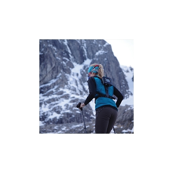 Cosmed K5 – sportowiec podczas testu wydolnościowego w terenie górskim.