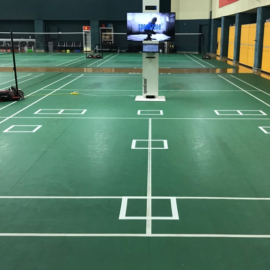 Mobilna podłoga interaktywna h/p/cosmos Speedzone – system do treningu koordynacji i szybkości.