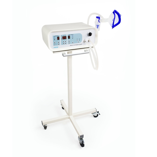 Monsum MP1 – inhalator pneumatyczny na stojaku mobilnym z maską i przewodami.