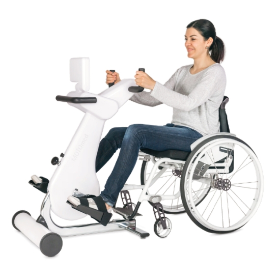 Motomed Loop – rotor rehabilitacyjny elektryczny dostosowany do użytkowników na wózku.