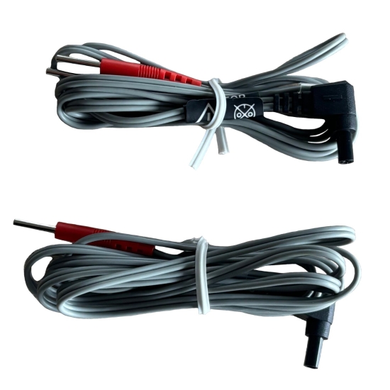 Przewód do aparatu TENS – komplet 2 sztuki, widok zwiniętego kabla z końcówkami.