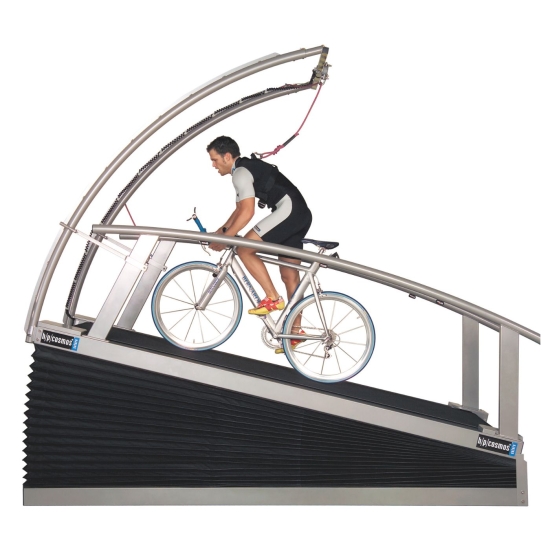 Saturn Sport – bieżnia ponadnormatywna do treningu rowerowego z systemem podwieszenia.