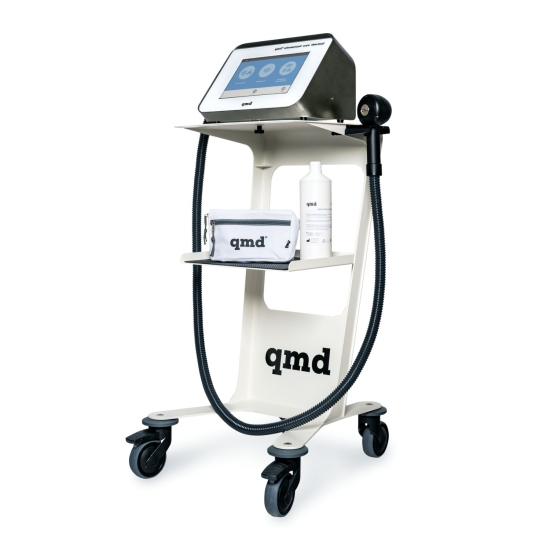Aparat ULTRASOUND CRYO THERMAL na wózku z akcesoriami do terapii.