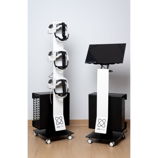 Stacje X-Visio Pro z goglami VR i monitorami do terapii grupowej.