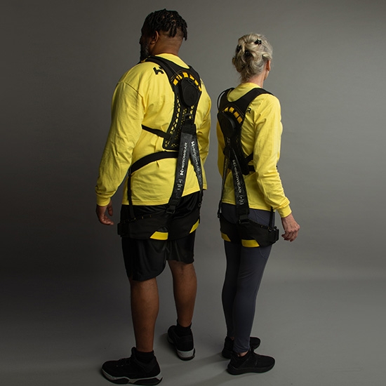 Egzoszkielet Apex 2 HeroWear – prezentacja na użytkownikach.