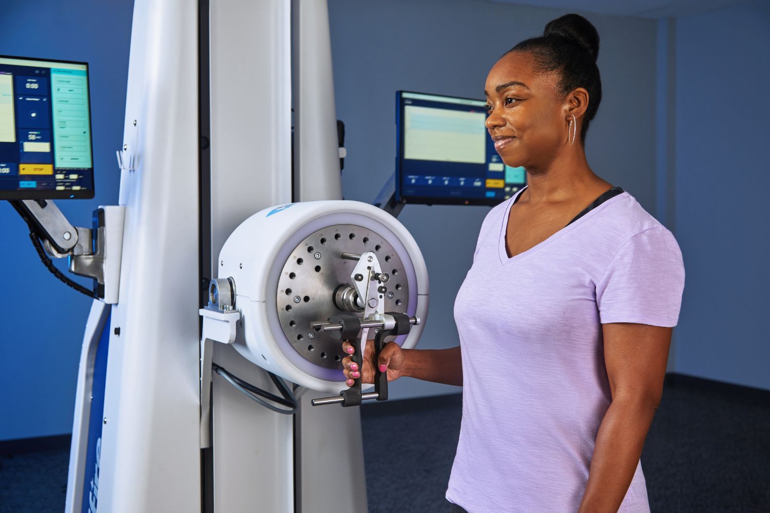 Saffire – urządzenie do terapii ręki i nadgarstka z regulowanym uchwytem i monitorowaniem parametrów ćwiczeń.