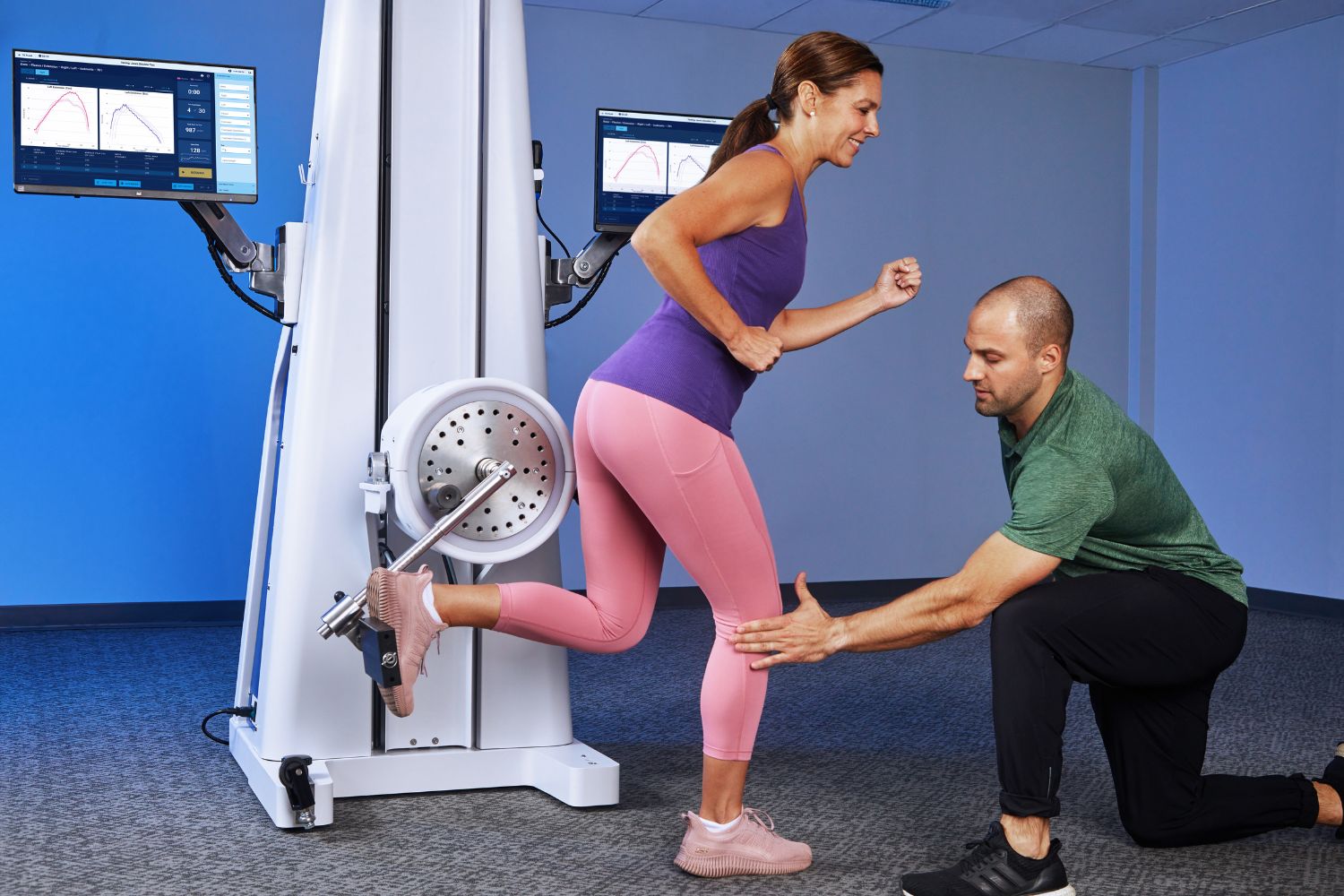 Saffire – urządzenie do funkcjonalnego treningu kończyn dolnych z asystą terapeuty.